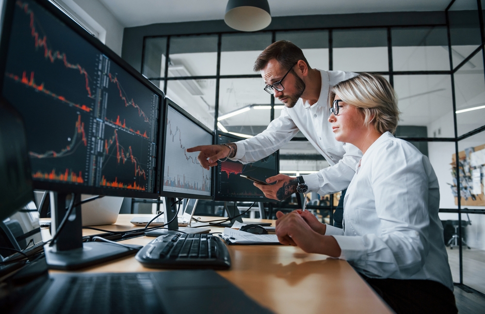 Swing Trading vs Day Trading: Which Forex Strategy Fits You Best? | Riverquode